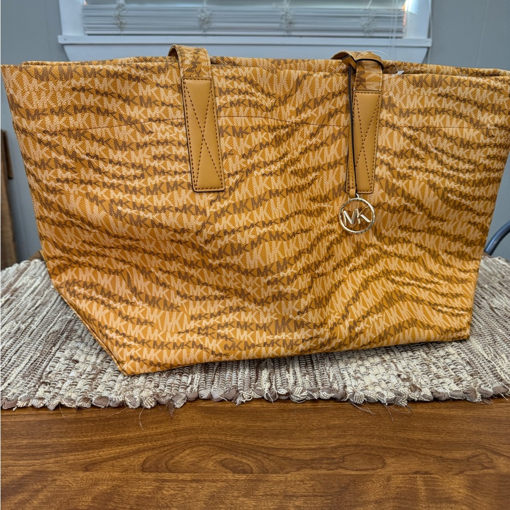 Michael Kors tote